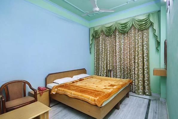 Hotel Raj B & B